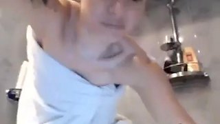 Sexy Cam Slut Takes A Bath: Amateur, Stripchat  Solo Porn