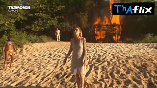 Claire Keim Culo, Milk cans Vignette in Jusqu'au Bout Du Monde