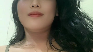 Young Mother with Big Tits Is so Horny That She Cums Inside Her Vagina