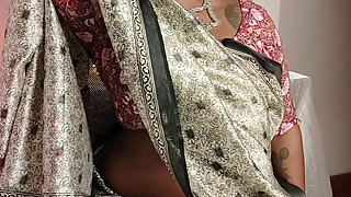 Aunty Ilaria Lets You Worship Her Hairy Armpit