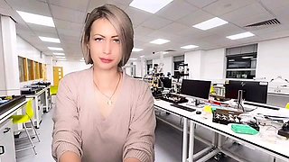 JuliaCrown - Is my girlfriend a human or a robot