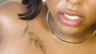 I Help with Her Photos, and She Pays Me with the Best Deepthroat and a Big Ass