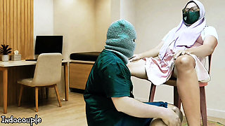 Hijab Cheating wife let her boss to eat her pissing and creamy pussy in office