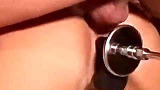 Amandha warms up with the fuck machine then takes it in the ass