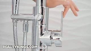 Reality kings - hot cougar Isabelle Deltore\u2019s dildo show in the tub entices jordi into fucking shower Anal Sex