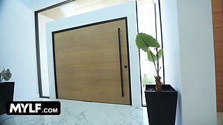 Chloe needs some plumbing done at her house, and she knows just the muscled dude to call - mylf