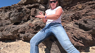 Casual Beach Pee - Jeans Wetting Outdoors