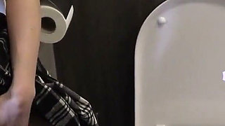 Flushing the toilet pervert