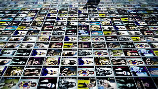 Sophie Dee Has to Pee