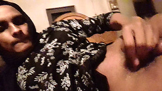 Desi hijabi sissy crossdresser handjob and insert finger her ass hole