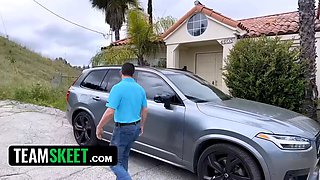 Step-dad makes anal-loving daughter-in-law scream out with pleasure and has her jizzing hard