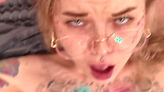 Fucked my little stepsister's creamy pussy. Karneli Bandi