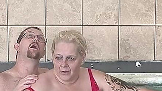 BBW Princess Sucking His Cock Underwater with Her Naughty Stepfather