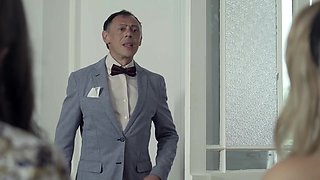 Miss Cléa, 42, on cloud nine for her first threesome... - Jacquie et Michel TV