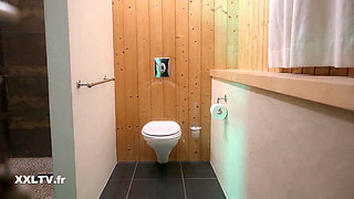 Carollina Cherry Masturbates in the Toilet