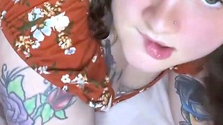 Big booty girl shaking her fat ass asking you to fuck. Find