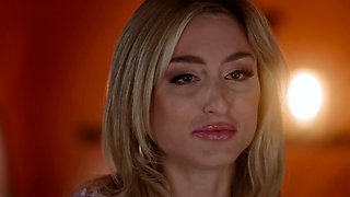 Inked Babe Receives Pussy Massage