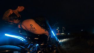 Amateur fetish big booty bitch riding with her bum